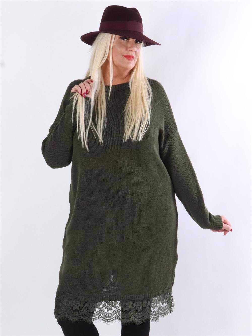 Brita - Strikkjole med blonde forneden